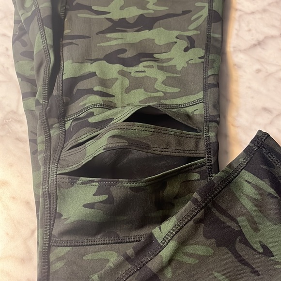 Jessica Simpson Camo Leggings - Picture 4 of 4